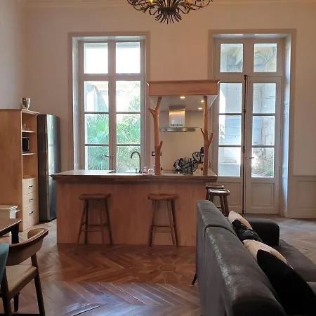 Meubles De L'Arsenal Coeur De Ville ! Angouleme Room photo