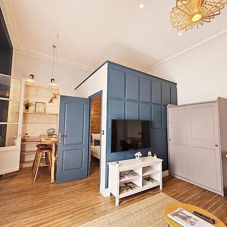 Meubles De L'Arsenal Coeur De Ville ! Angouleme Room photo