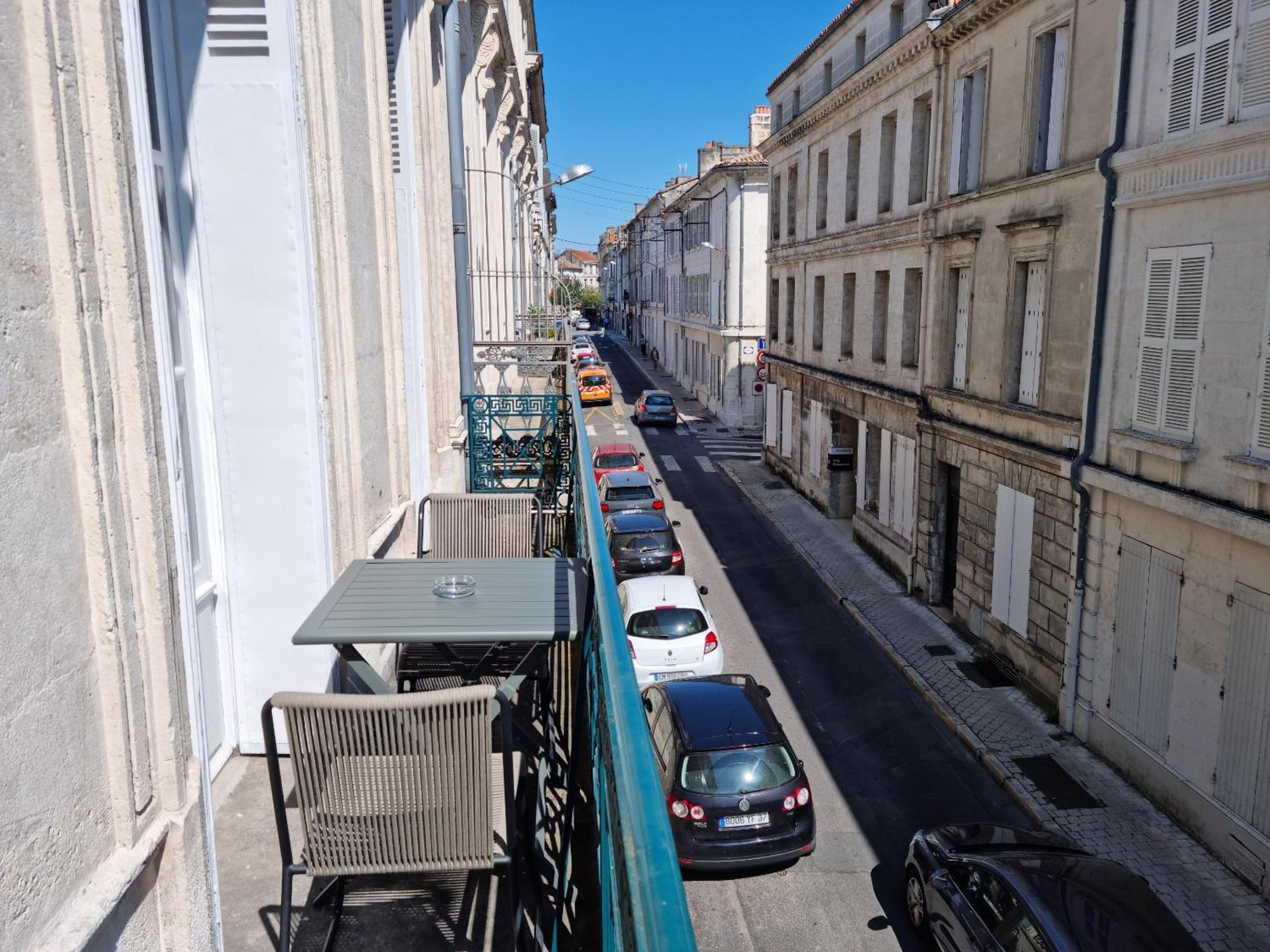Apartment Meubles De L'arsenal Coeur De !